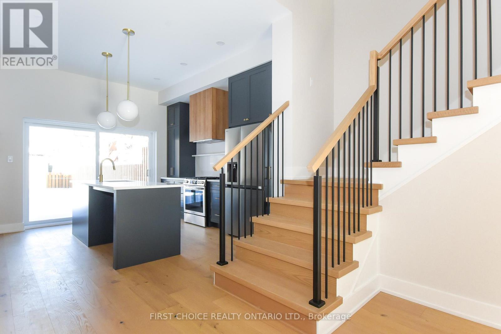 29 Third Avenue, Ottawa, Ontario  K1S 2J5 - Photo 7 - X12751180