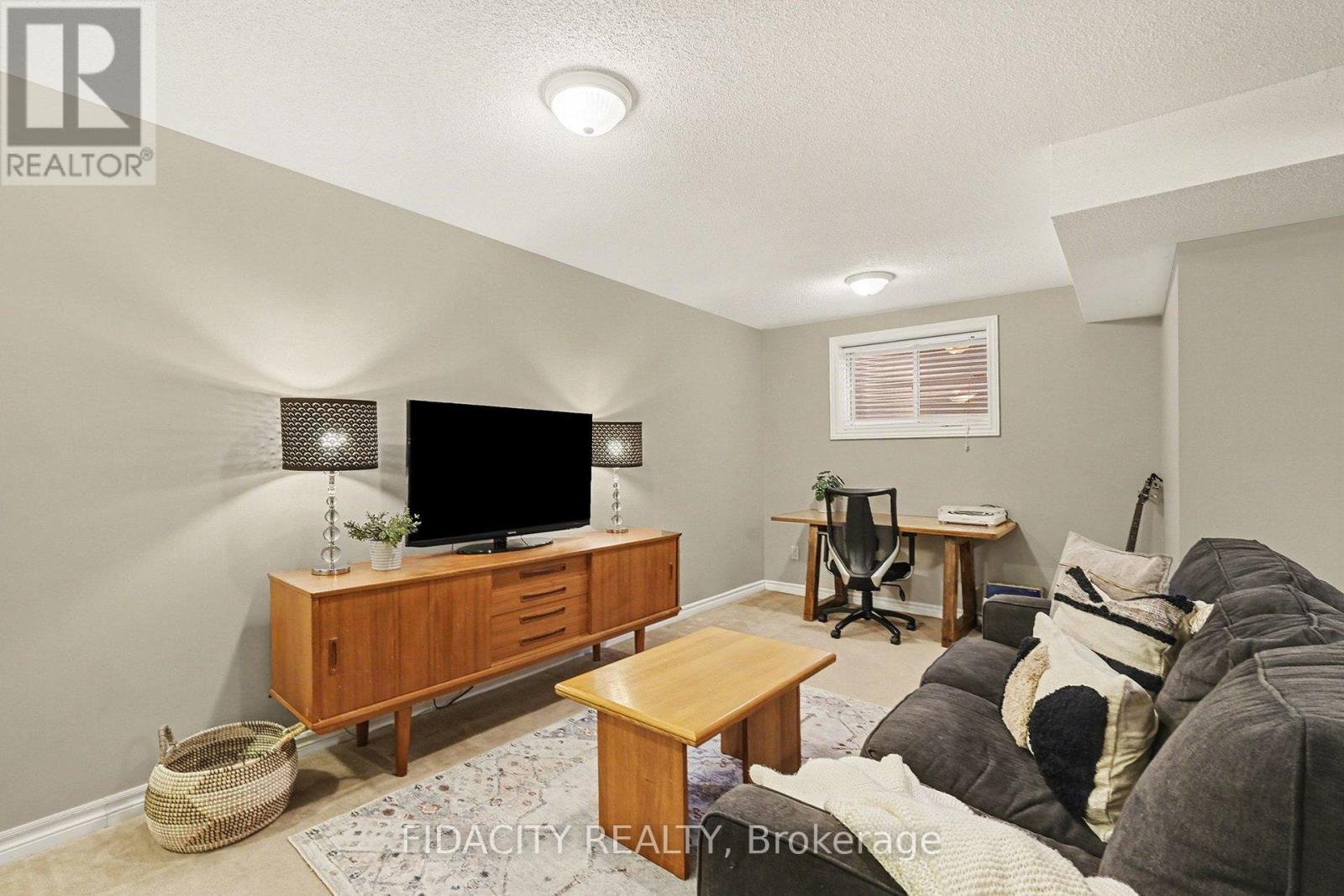 291 Horseshoe Crescent, Ottawa, Ontario  K2S 0B7 - Photo 23 - X12761164