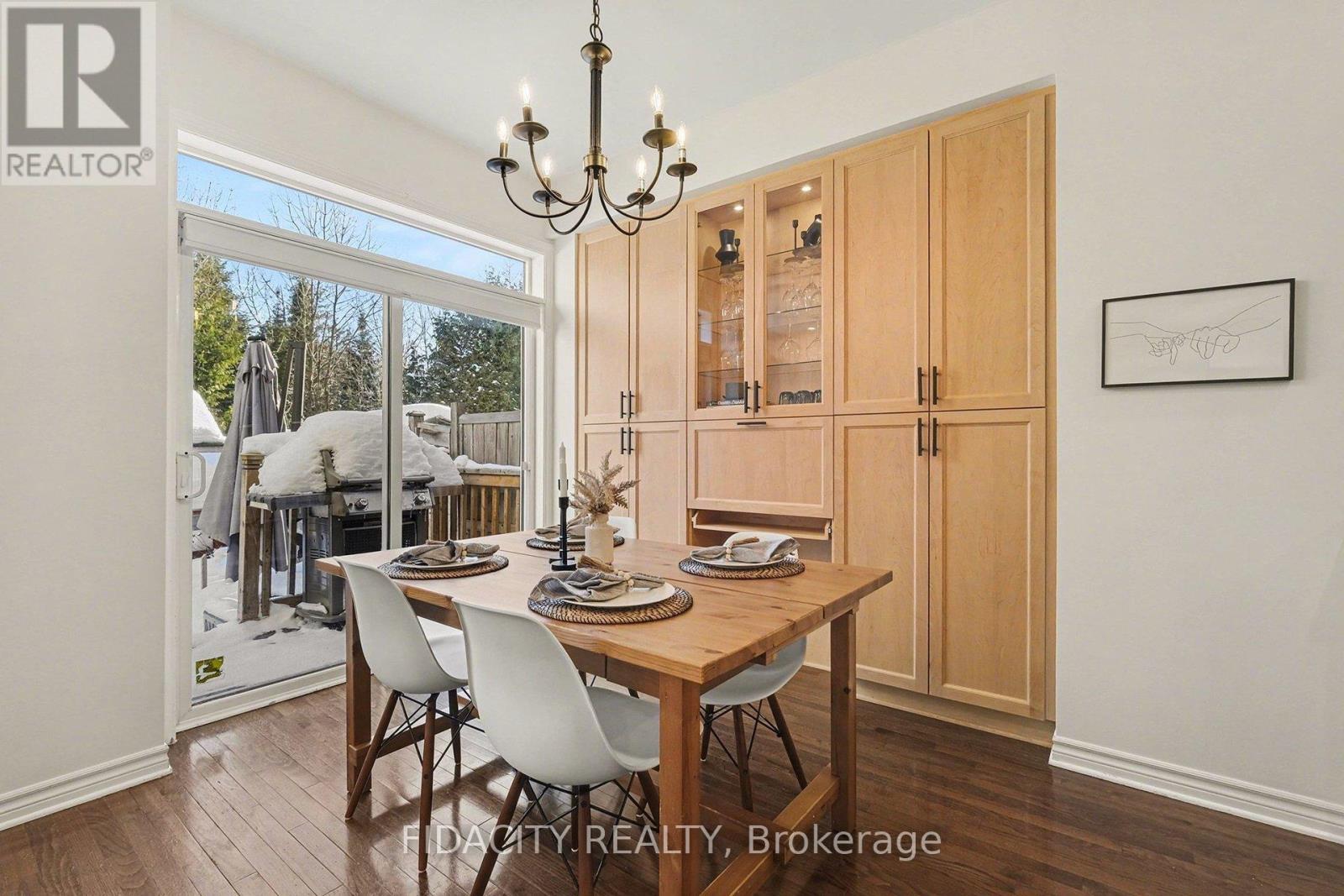 291 Horseshoe Crescent, Ottawa, Ontario  K2S 0B7 - Photo 10 - X12761164