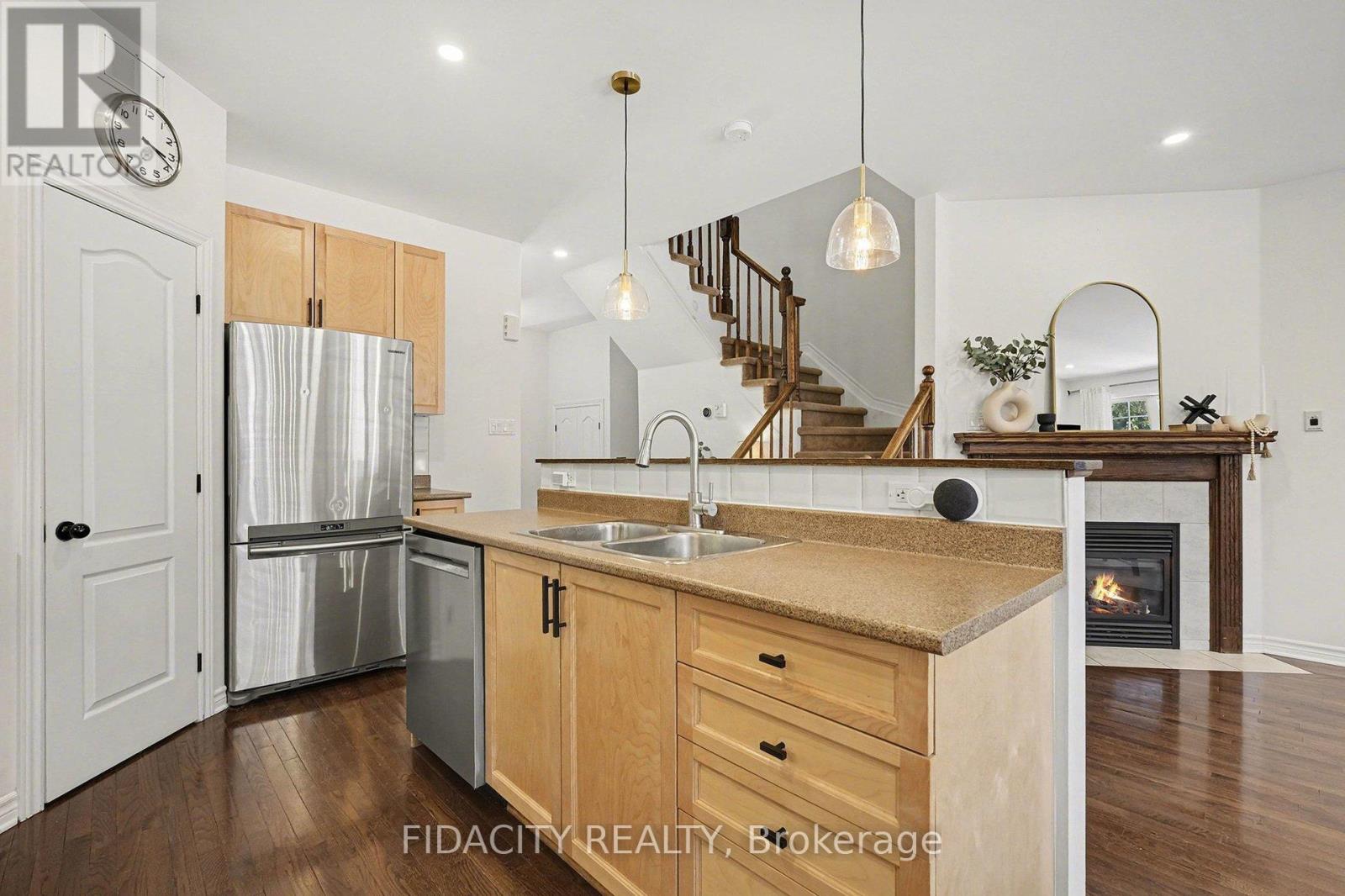 291 Horseshoe Crescent, Ottawa, Ontario  K2S 0B7 - Photo 11 - X12761164