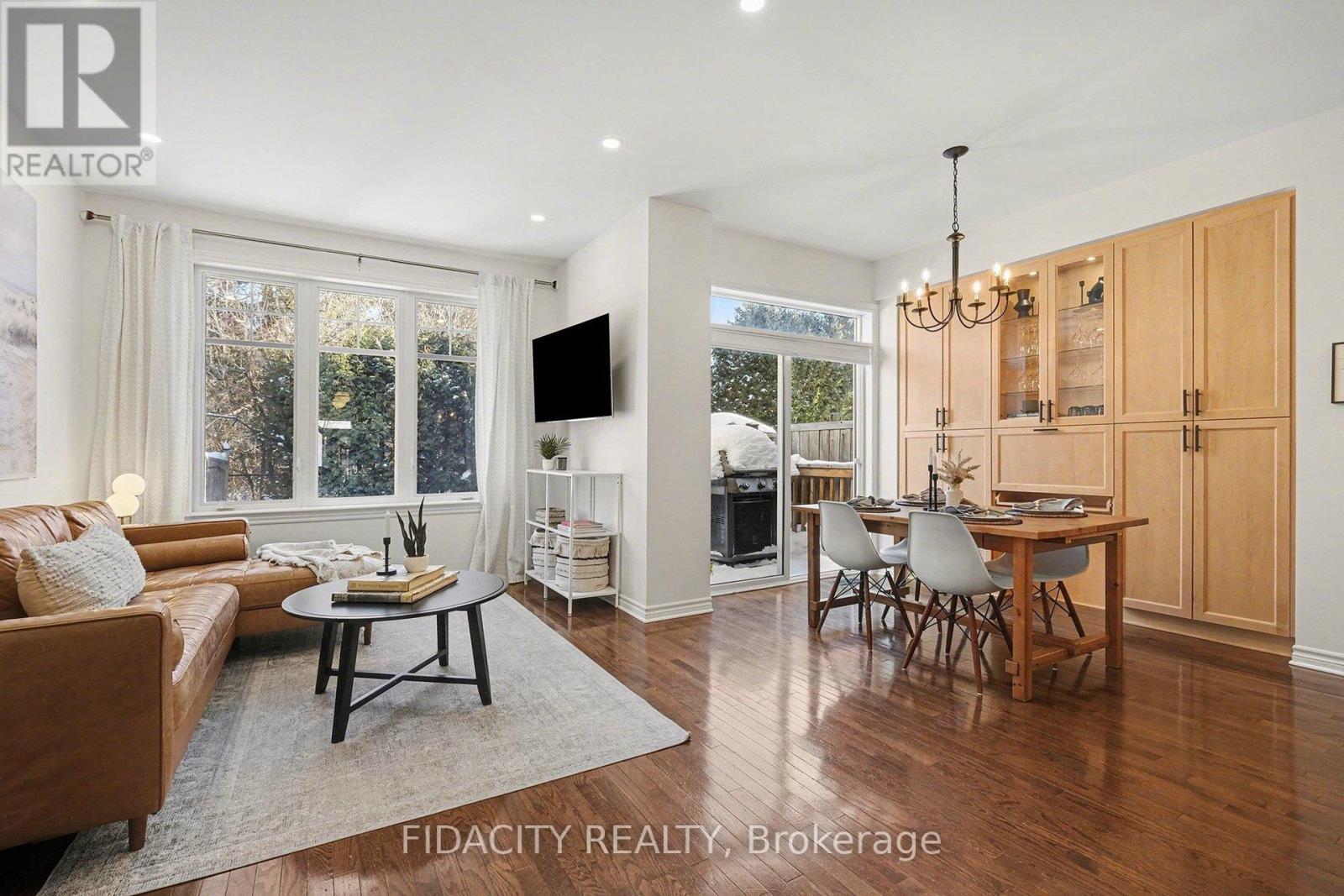 291 Horseshoe Crescent, Ottawa, Ontario  K2S 0B7 - Photo 7 - X12761164