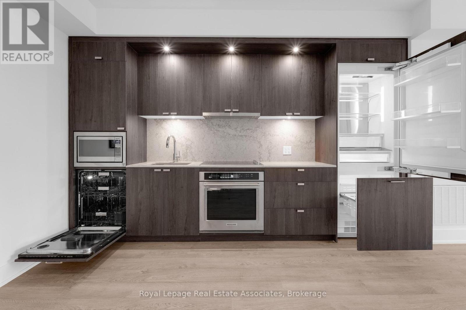 421 - 259 The Kingsway, Toronto (Edenbridge-Humber Valley), Ontario  M9A 0G2 - Photo 5 - W12477191