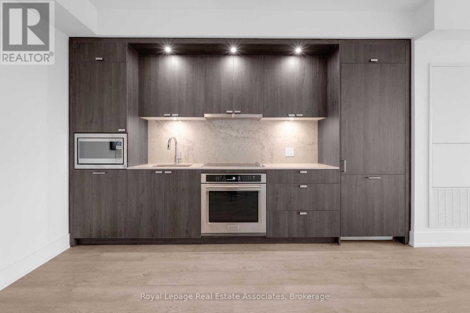 421 - 259 The Kingsway, Toronto (Edenbridge-Humber Valley), Ontario  M9A 0G2 - Photo 4 - W12477191