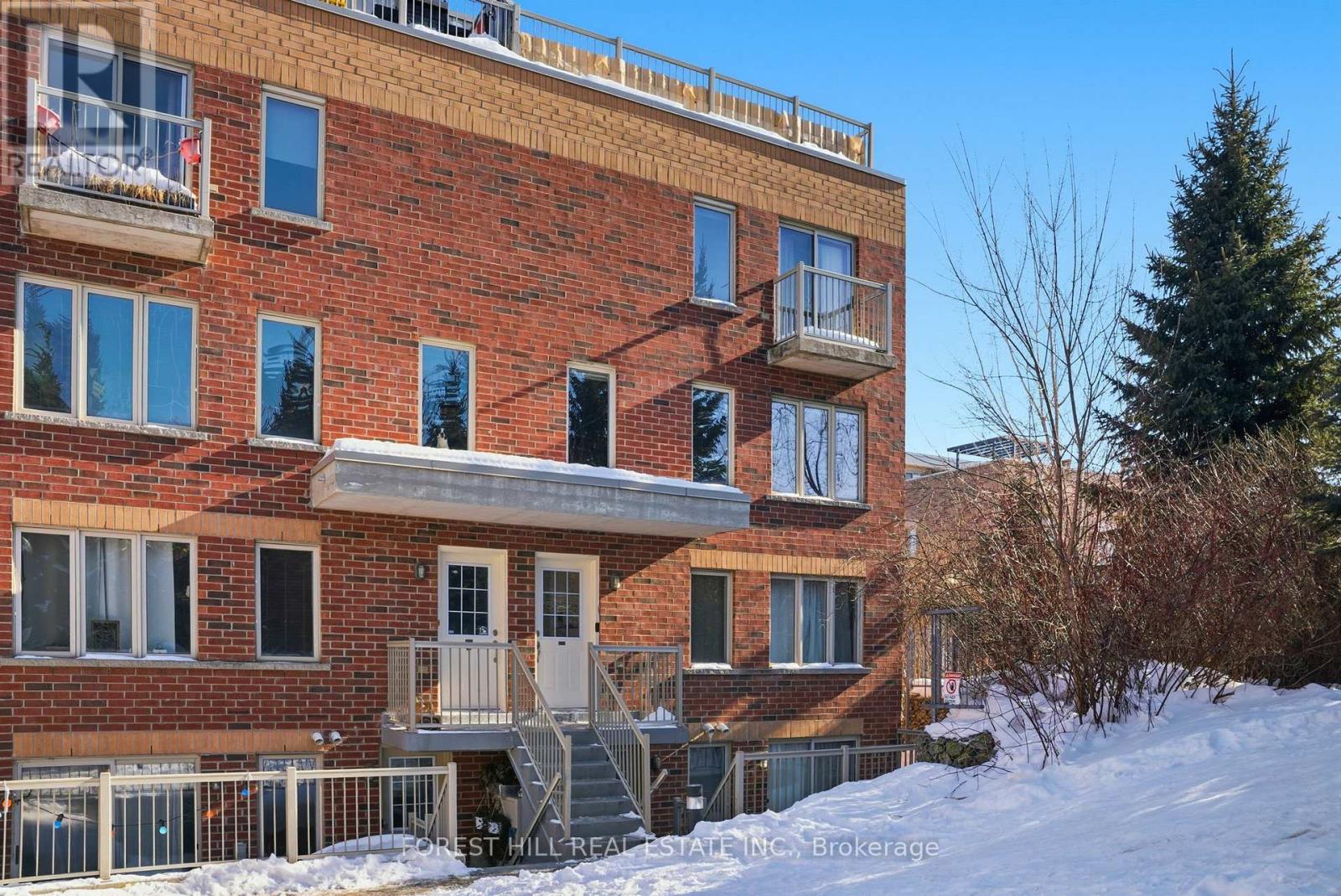 220 - 20 Elsie Lane, Toronto, Ontario  M6P 3N9 - Photo 2 - W12761150