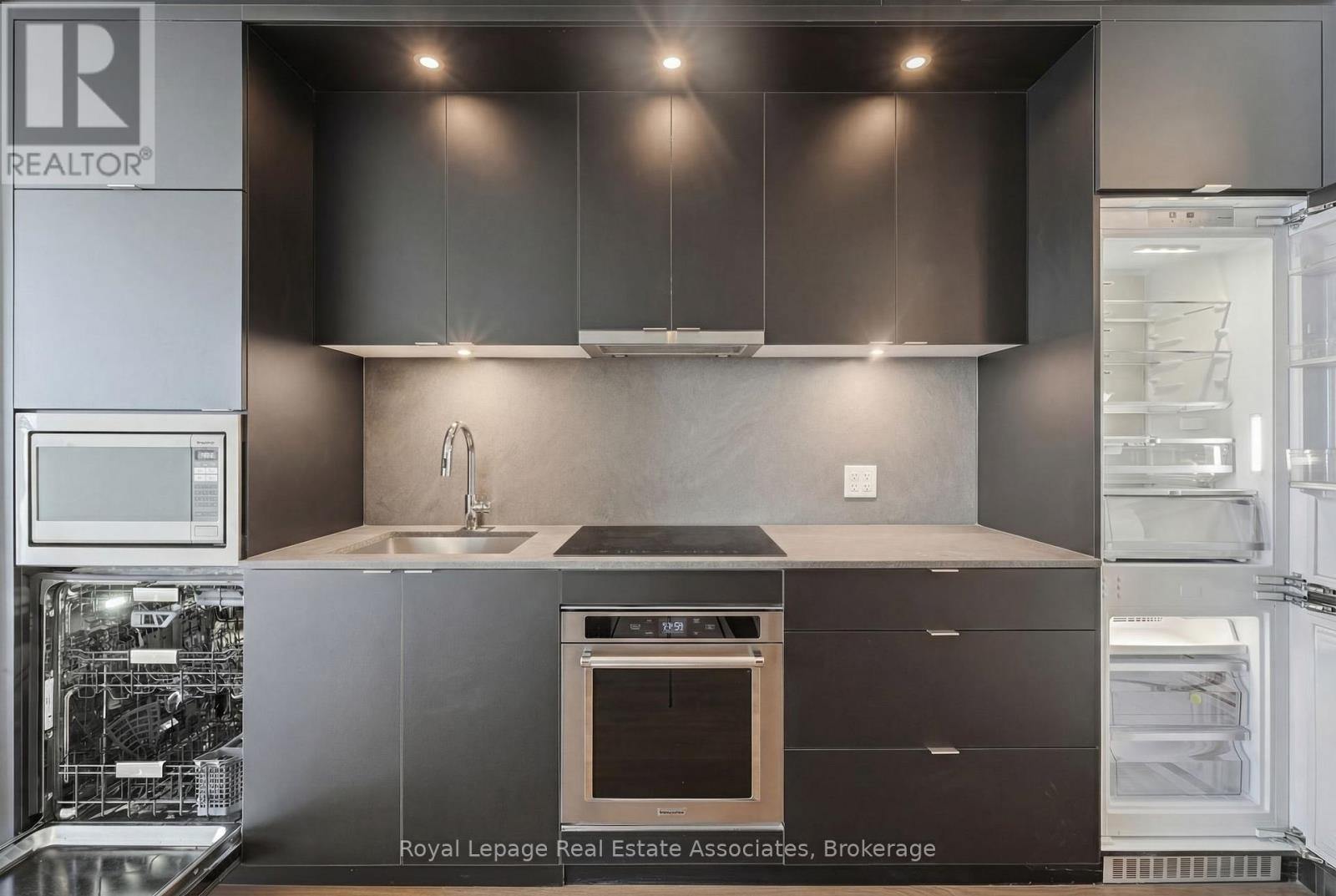 630 - 259 The Kingsway, Toronto (Edenbridge-Humber Valley), Ontario  M9A 0G2 - Photo 3 - W12721776