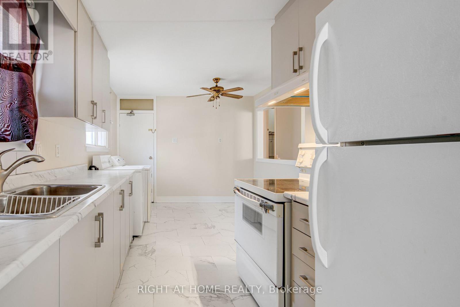 2594 Lundene Road, Mississauga (Clarkson), Ontario  L5J 1P8 - Photo 6 - W12761242