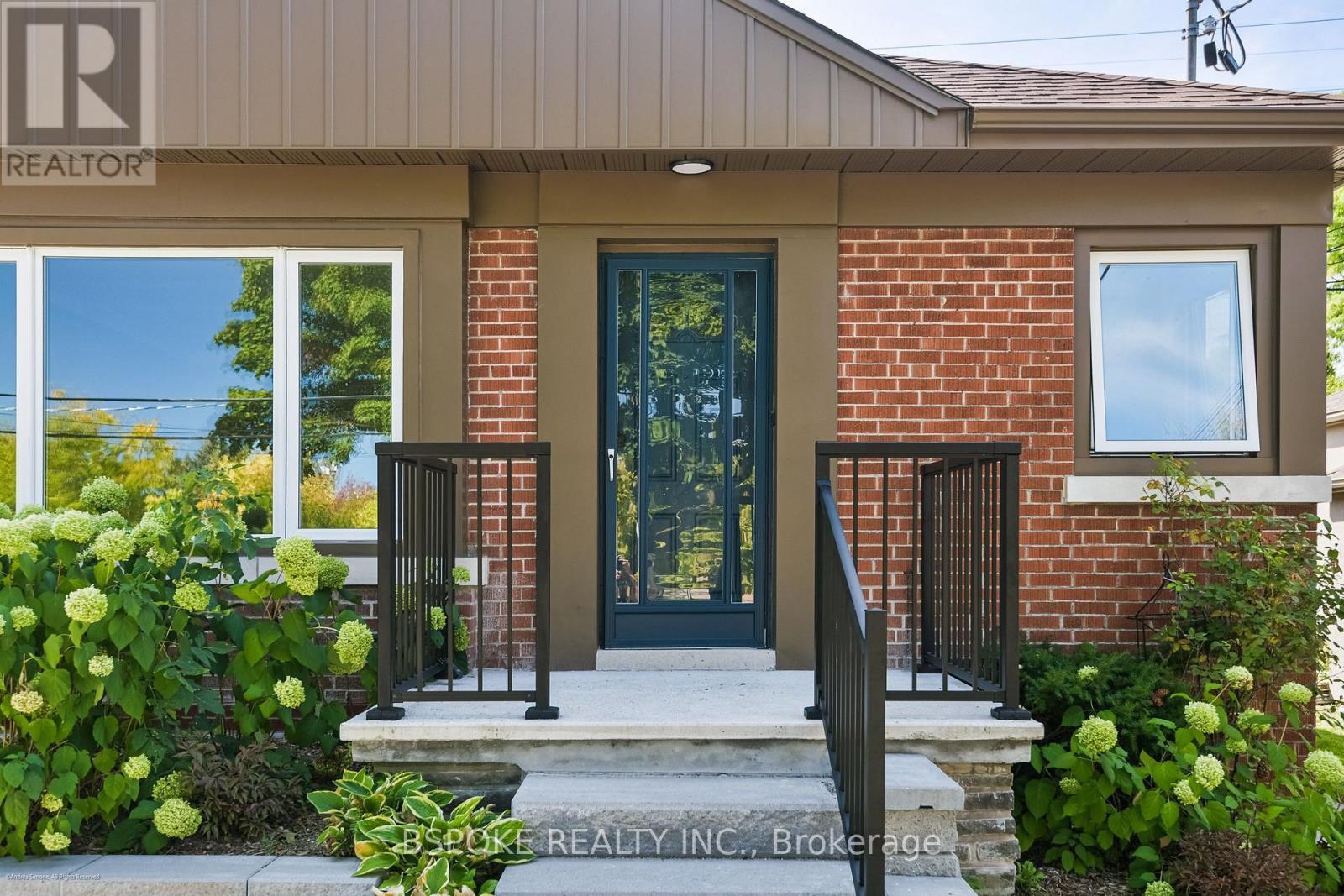 70 Jopling Avenue N, Toronto, Ontario  M9B 4G4 - Photo 2 - W12761258