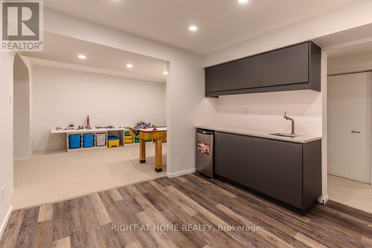 1456 Ballyclare Drive, Mississauga (Erindale), Ontario  L5C 1J5 - Photo 32 - W12761324