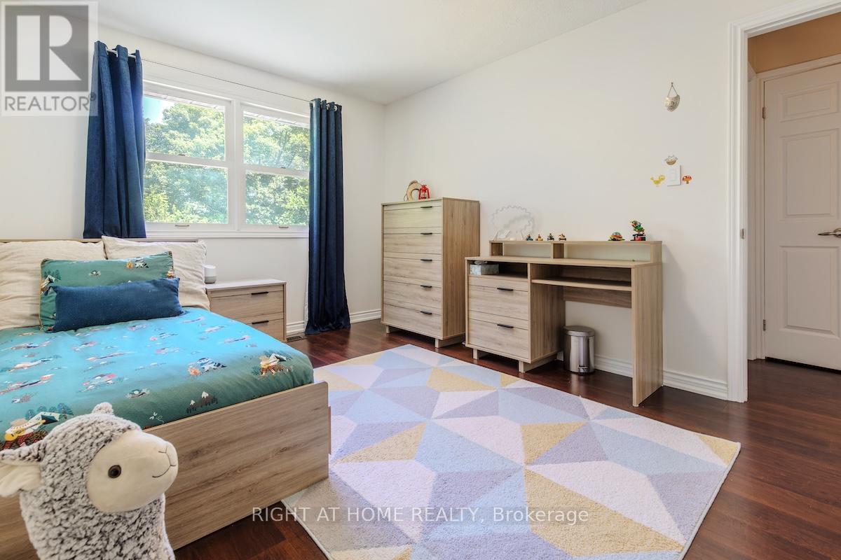 1456 Ballyclare Drive, Mississauga (Erindale), Ontario  L5C 1J5 - Photo 30 - W12761324