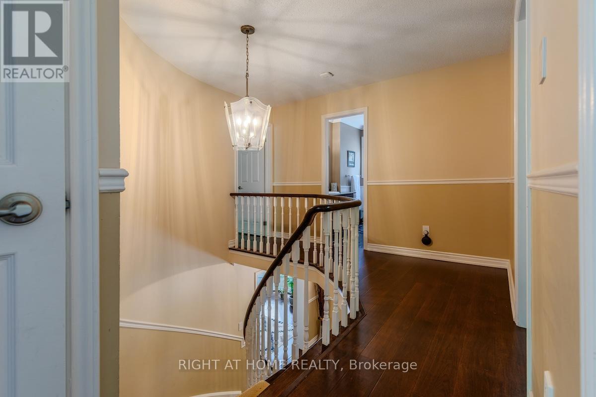 1456 Ballyclare Drive, Mississauga (Erindale), Ontario  L5C 1J5 - Photo 25 - W12761324