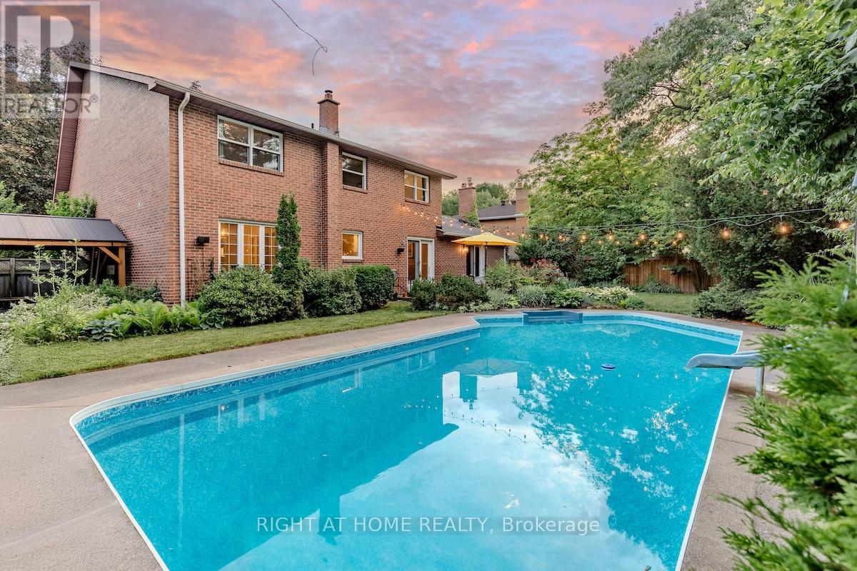 1456 Ballyclare Drive, Mississauga (Erindale), Ontario  L5C 1J5 - Photo 4 - W12761324