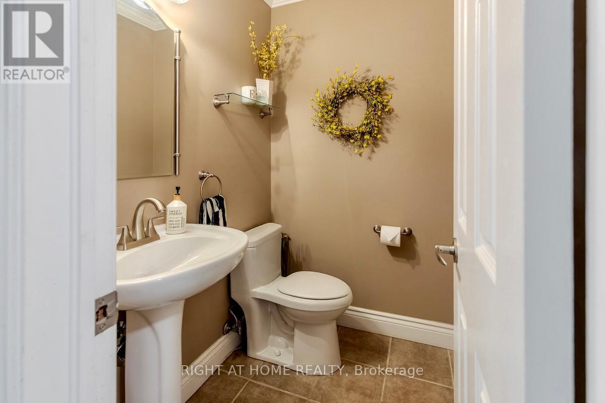 1456 Ballyclare Drive, Mississauga (Erindale), Ontario  L5C 1J5 - Photo 22 - W12761324