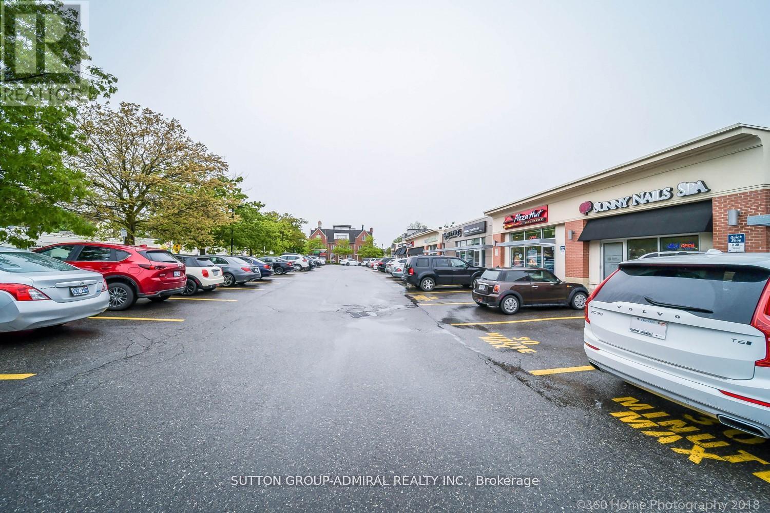 104 Lakeshore Road W, Oakville (Co Central), Ontario  L6K 1E3 - Photo 13 - W12761278