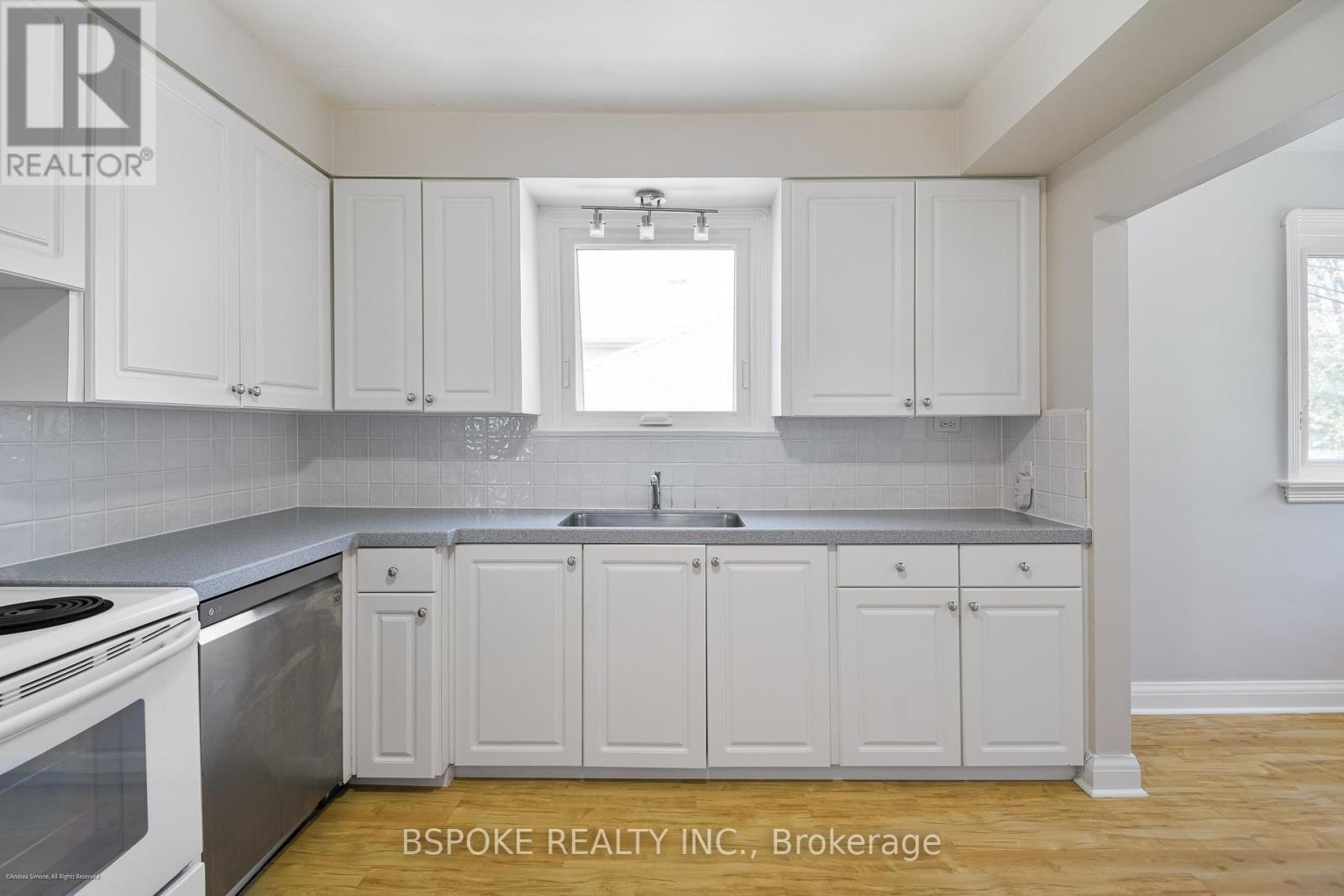 70 Jopling Avenue N, Toronto, Ontario  M9B 4G4 - Photo 9 - W12761258