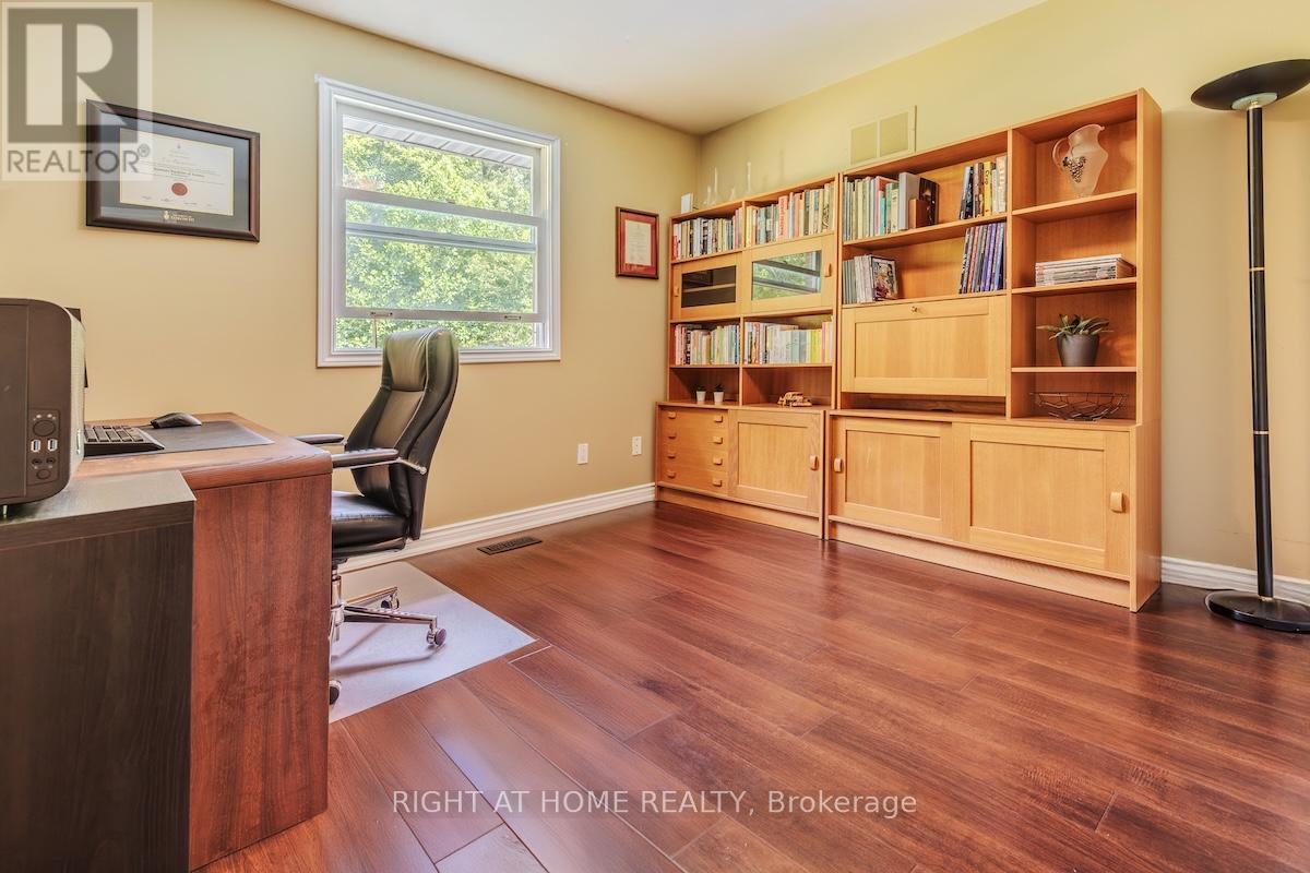 1456 Ballyclare Drive, Mississauga (Erindale), Ontario  L5C 1J5 - Photo 31 - W12761324