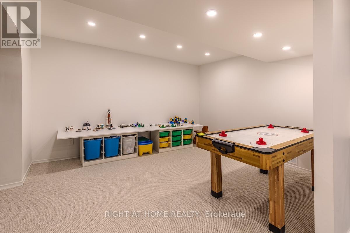 1456 Ballyclare Drive, Mississauga (Erindale), Ontario  L5C 1J5 - Photo 33 - W12761324