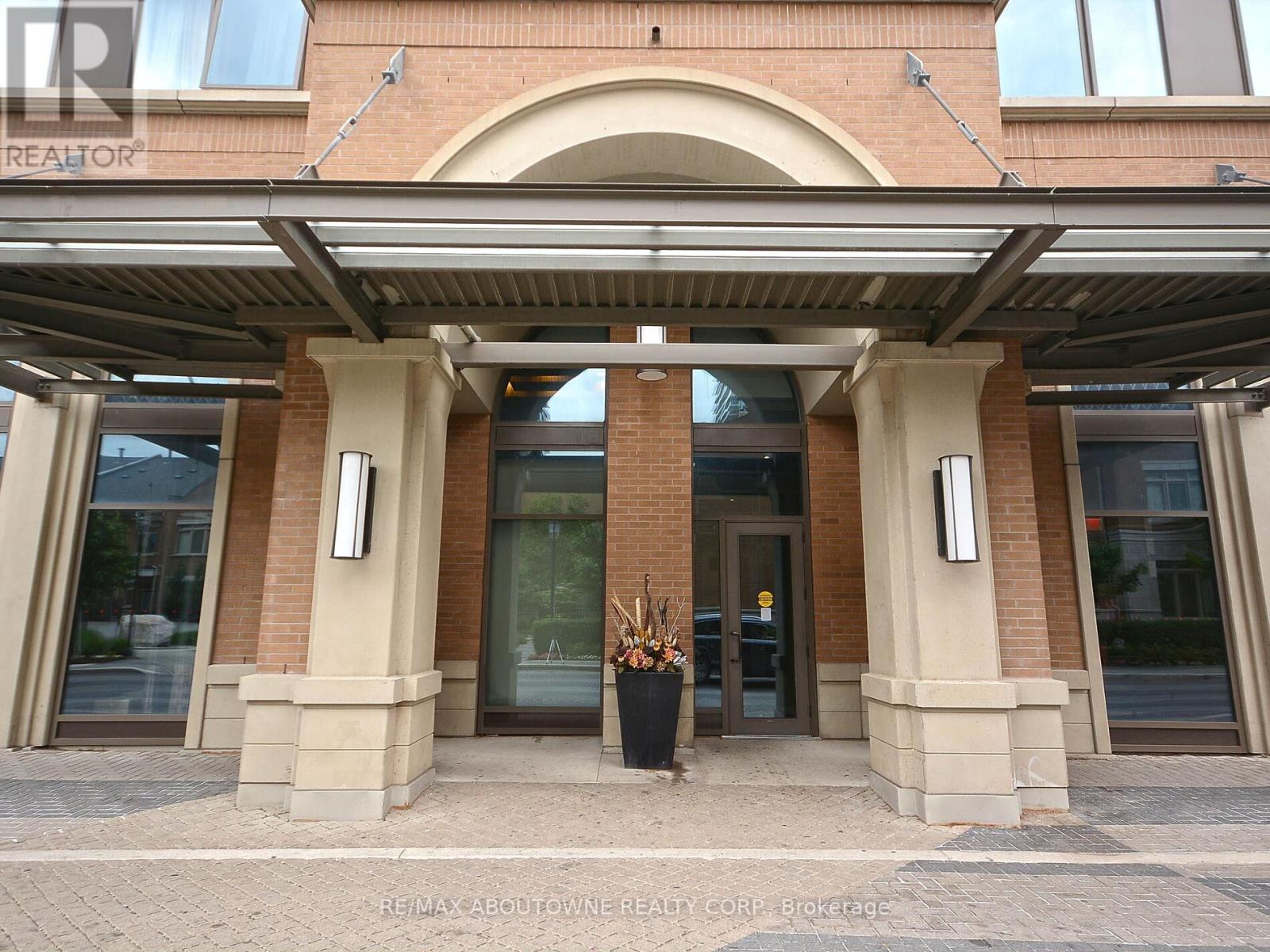 711 - 385 Prince Of Wales Drive, Mississauga (City Centre), Ontario  L5B 0C6 - Photo 2 - W12761296