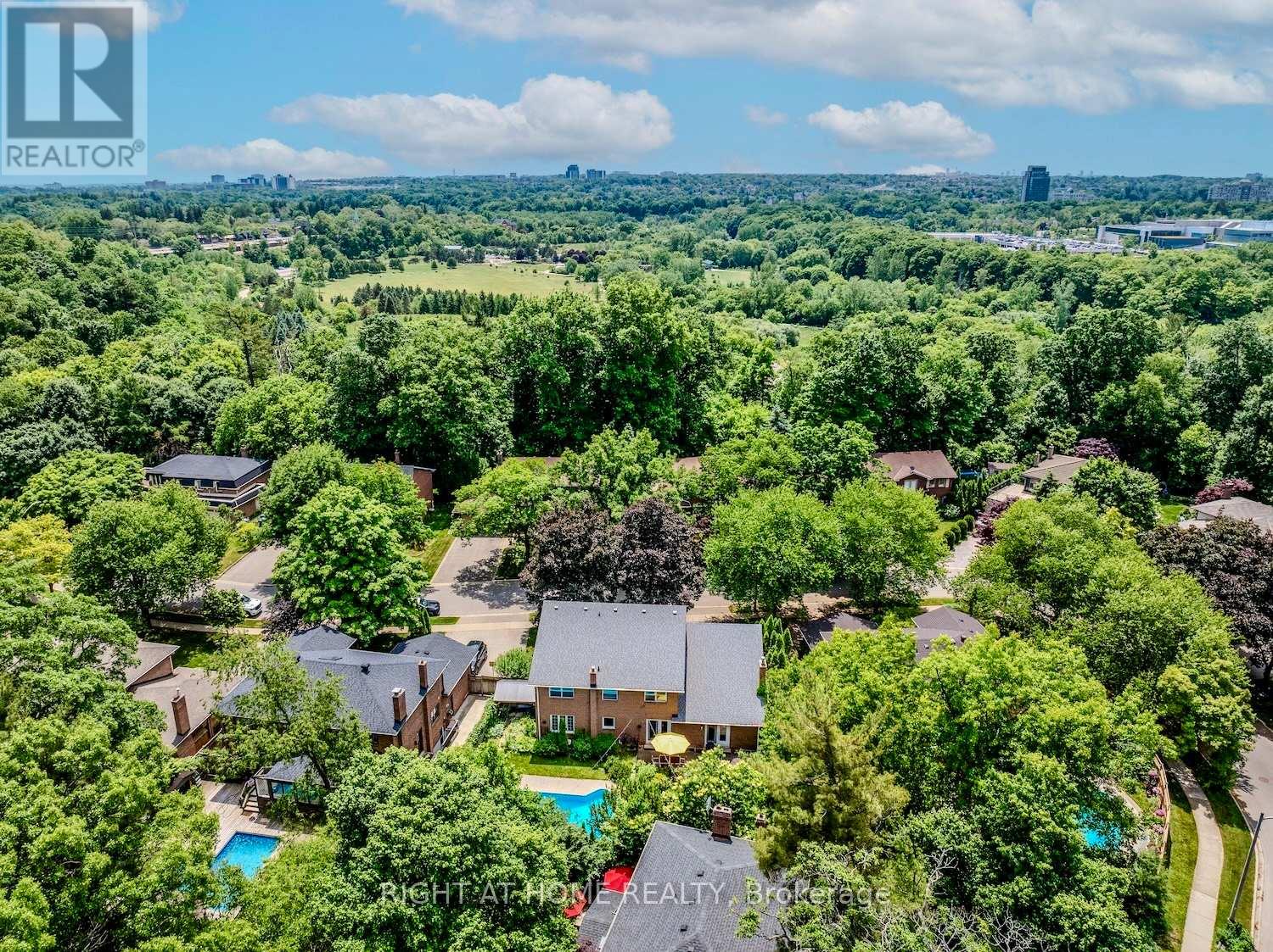 1456 Ballyclare Drive, Mississauga (Erindale), Ontario  L5C 1J5 - Photo 11 - W12761324