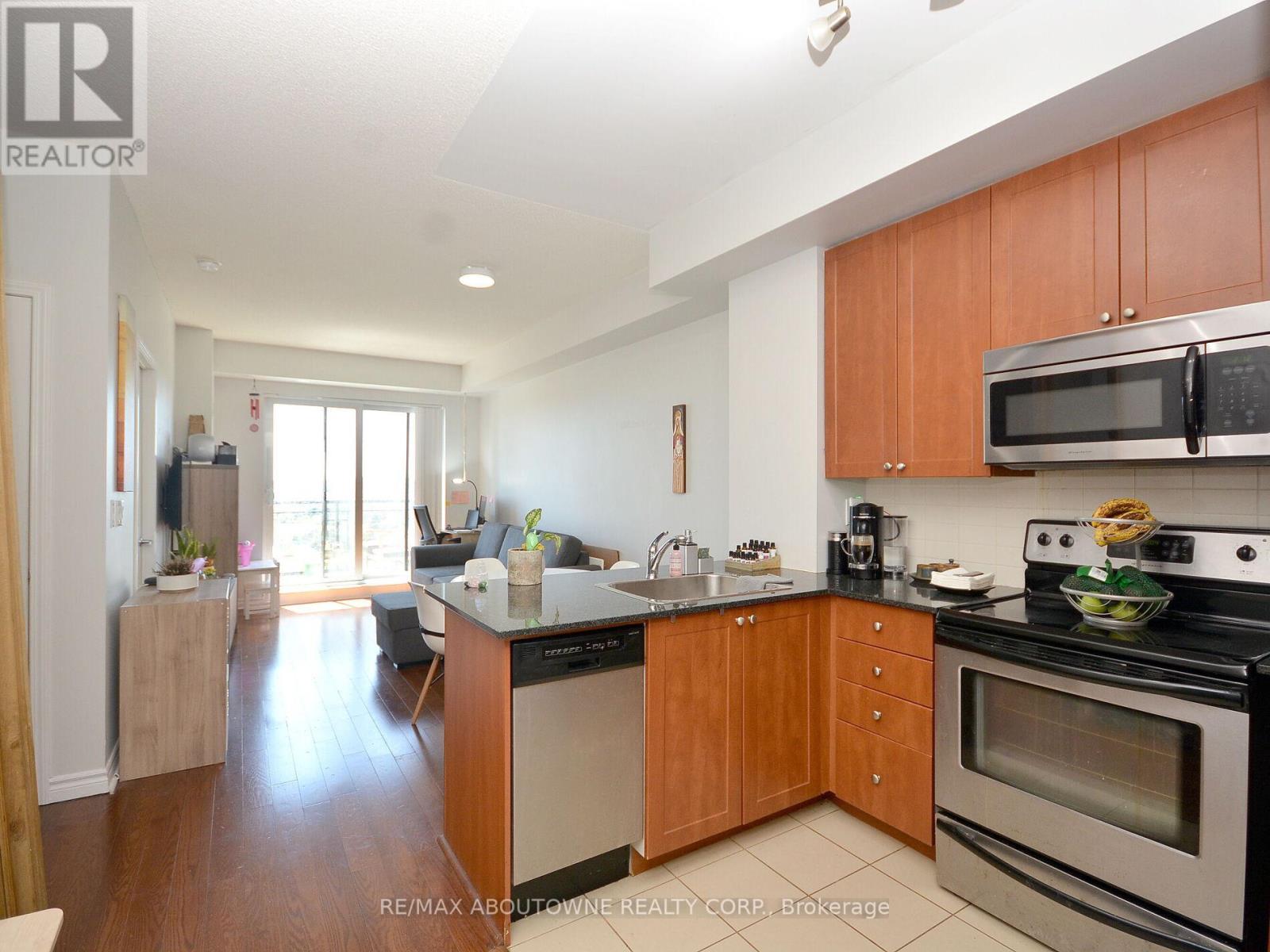 711 - 385 Prince Of Wales Drive, Mississauga (City Centre), Ontario  L5B 0C6 - Photo 12 - W12761296