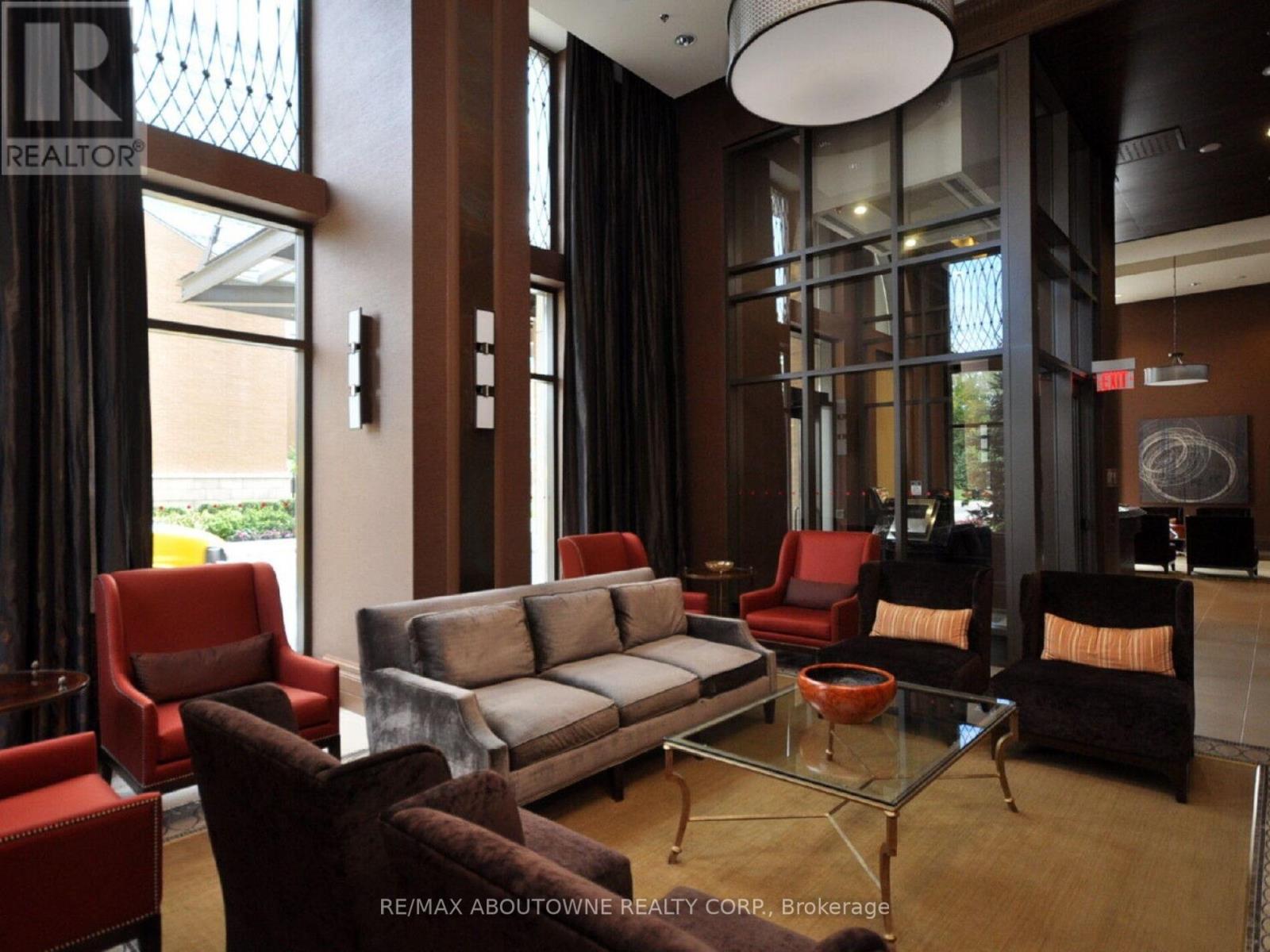 711 - 385 Prince Of Wales Drive, Mississauga (City Centre), Ontario  L5B 0C6 - Photo 5 - W12761296