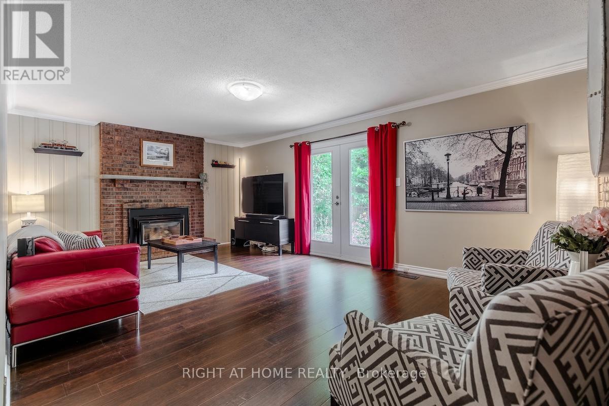 1456 Ballyclare Drive, Mississauga (Erindale), Ontario  L5C 1J5 - Photo 24 - W12761324