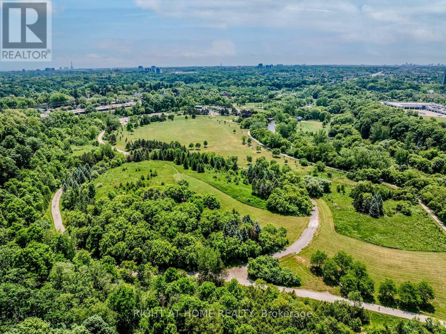 1456 Ballyclare Drive, Mississauga (Erindale), Ontario  L5C 1J5 - Photo 12 - W12761324