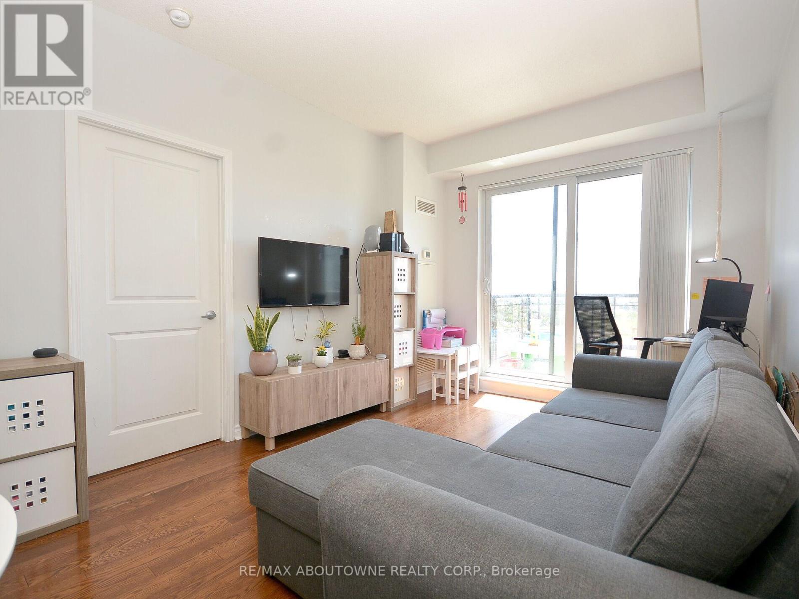 711 - 385 Prince Of Wales Drive, Mississauga (City Centre), Ontario  L5B 0C6 - Photo 13 - W12761296