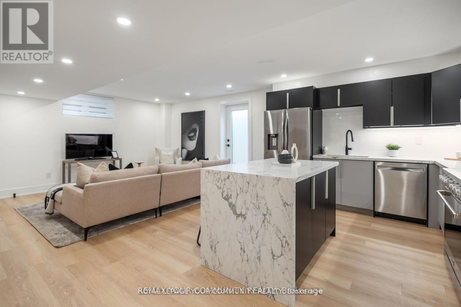 14 Ranwood Drive, Toronto, Ontario  M9N 3E9 - Photo 41 - W12760756