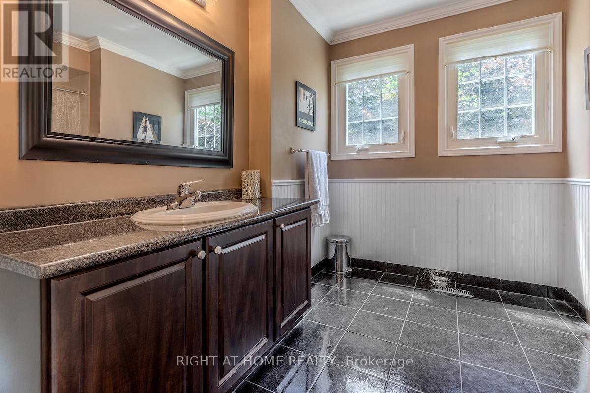 1456 Ballyclare Drive, Mississauga (Erindale), Ontario  L5C 1J5 - Photo 28 - W12761324