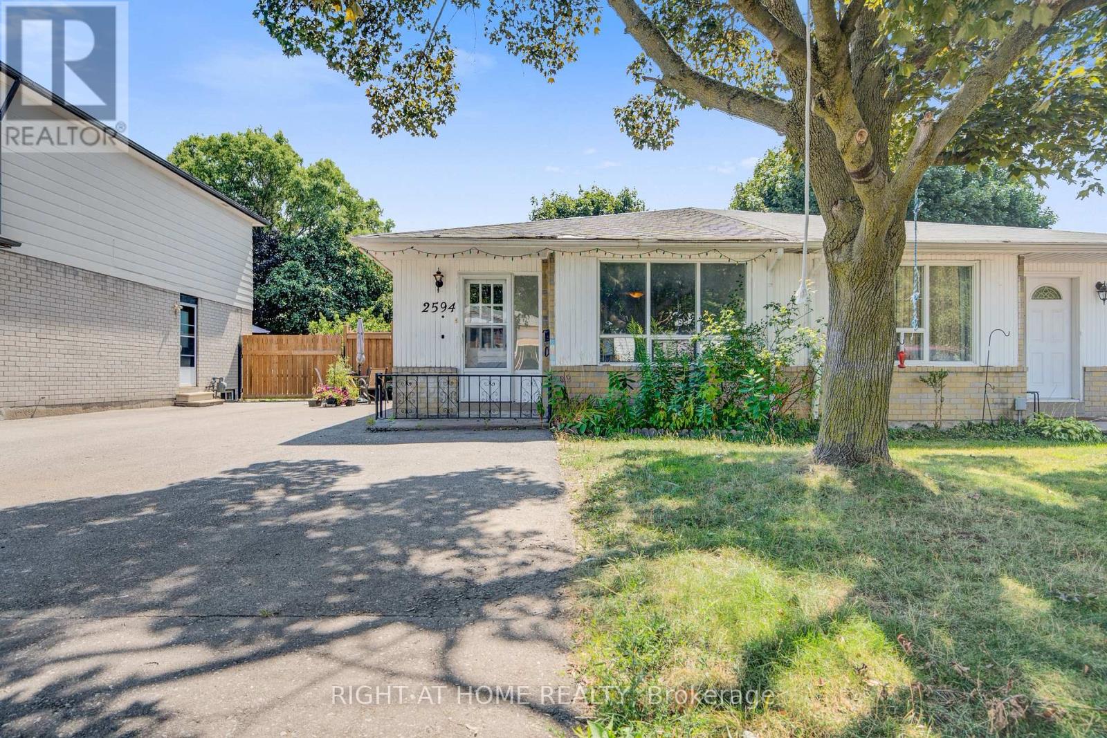 2594 LUNDENE ROAD, Mississauga, Ontario