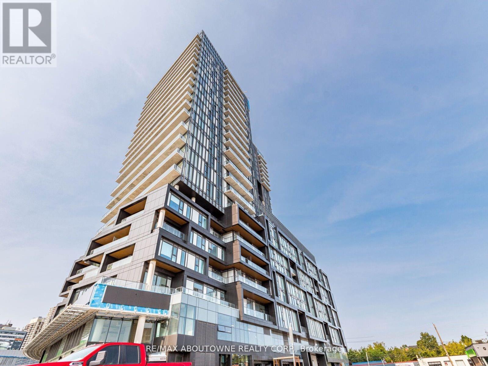 1912 - 10 GRAPHOPHONE GROVE, Toronto, Ontario