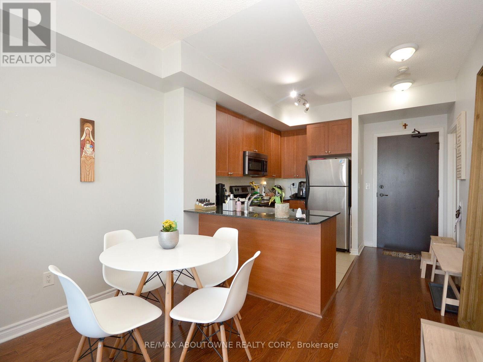 711 - 385 Prince Of Wales Drive, Mississauga (City Centre), Ontario  L5B 0C6 - Photo 15 - W12761296