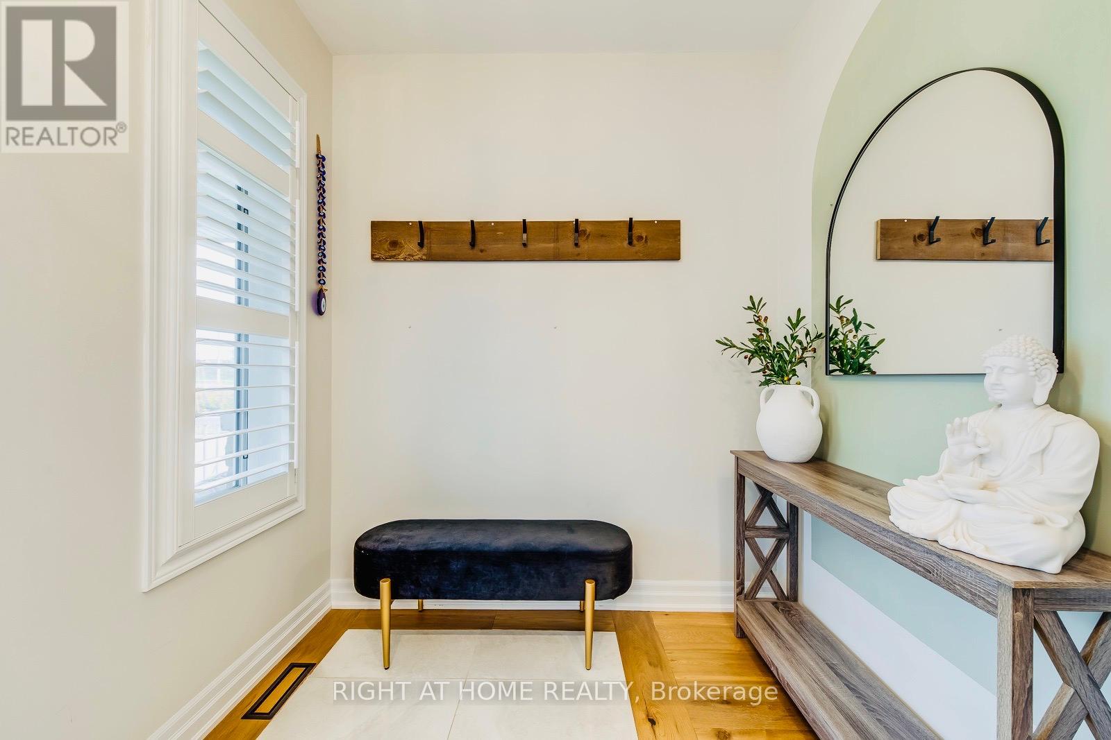 10 Cedarholme Avenue, Caledon, Ontario  L7C 3S9 - Photo 3 - W12761414