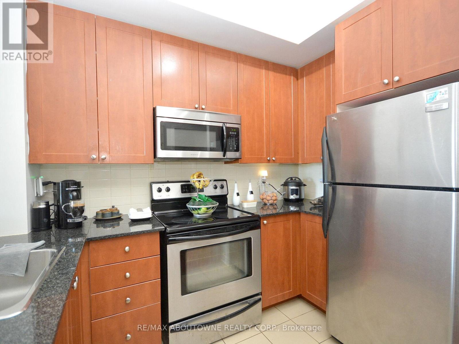 711 - 385 Prince Of Wales Drive, Mississauga (City Centre), Ontario  L5B 0C6 - Photo 16 - W12761296