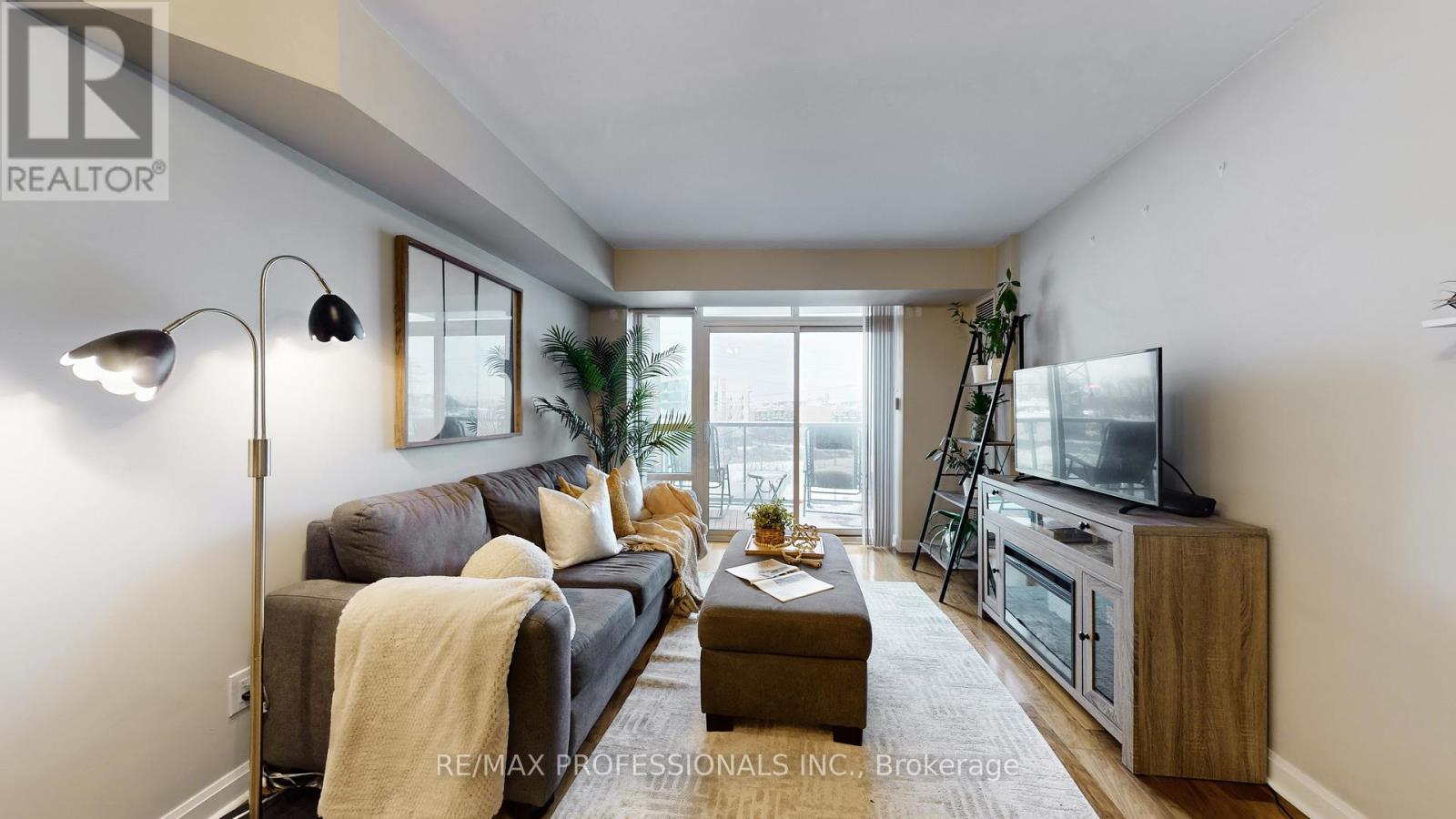 305 - 1 Michael Power Place, Toronto, Ontario  M9A 0A1 - Photo 4 - W12761046