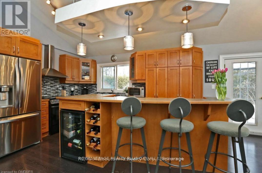 1065 Bomorda Drive, Oakville, Ontario  L6H 1Y3 - Photo 12 - W12761034