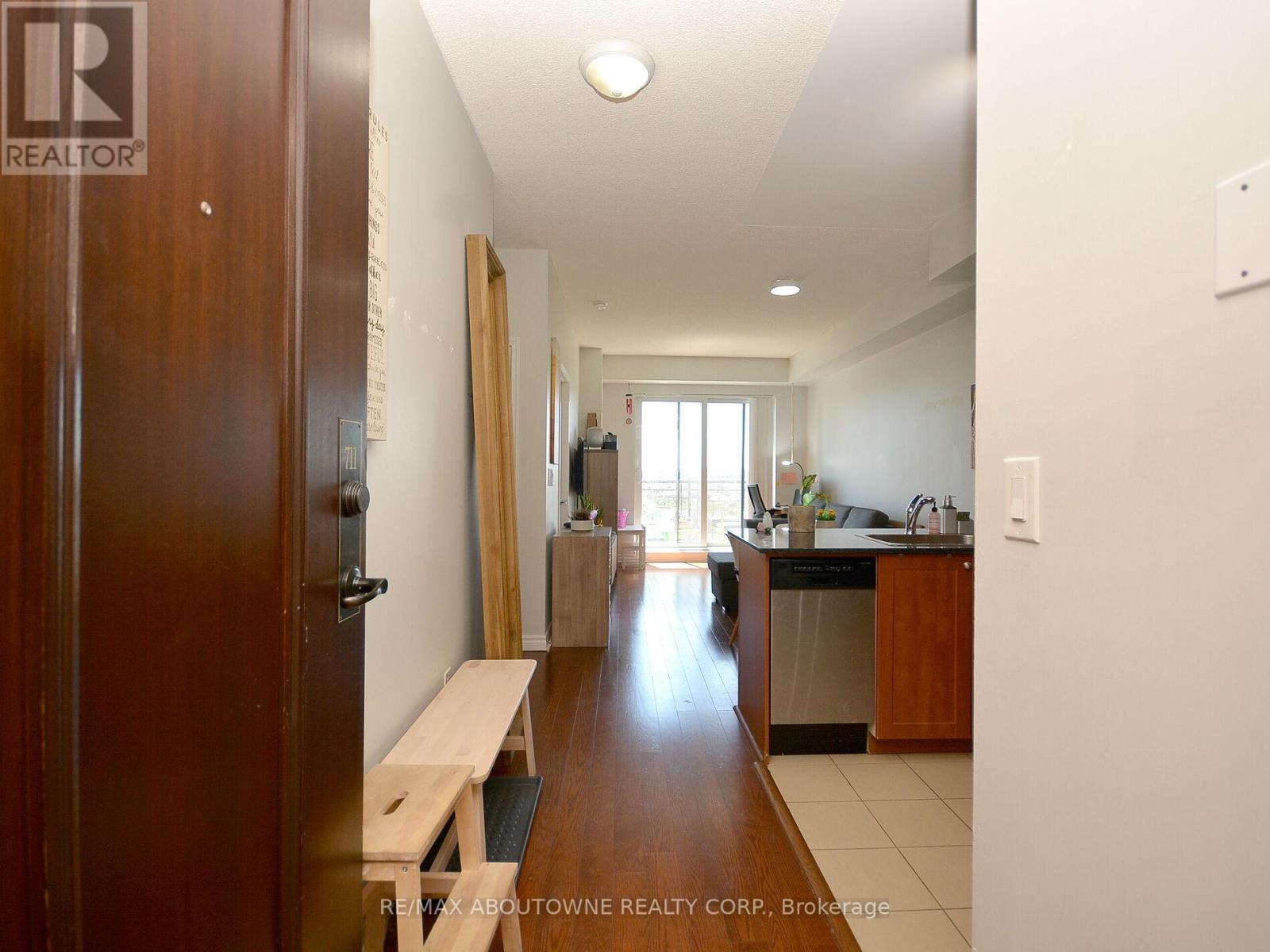 711 - 385 Prince Of Wales Drive, Mississauga (City Centre), Ontario  L5B 0C6 - Photo 8 - W12761296