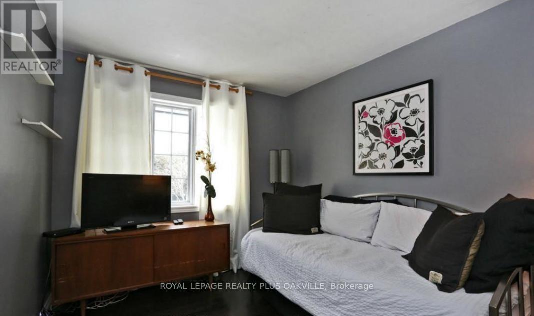 1065 Bomorda Drive, Oakville, Ontario  L6H 1Y3 - Photo 18 - W12761034