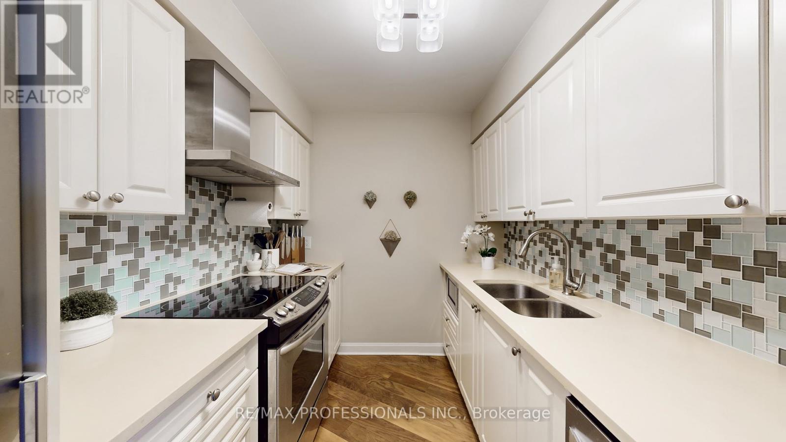 305 - 1 Michael Power Place, Toronto, Ontario  M9A 0A1 - Photo 12 - W12761046