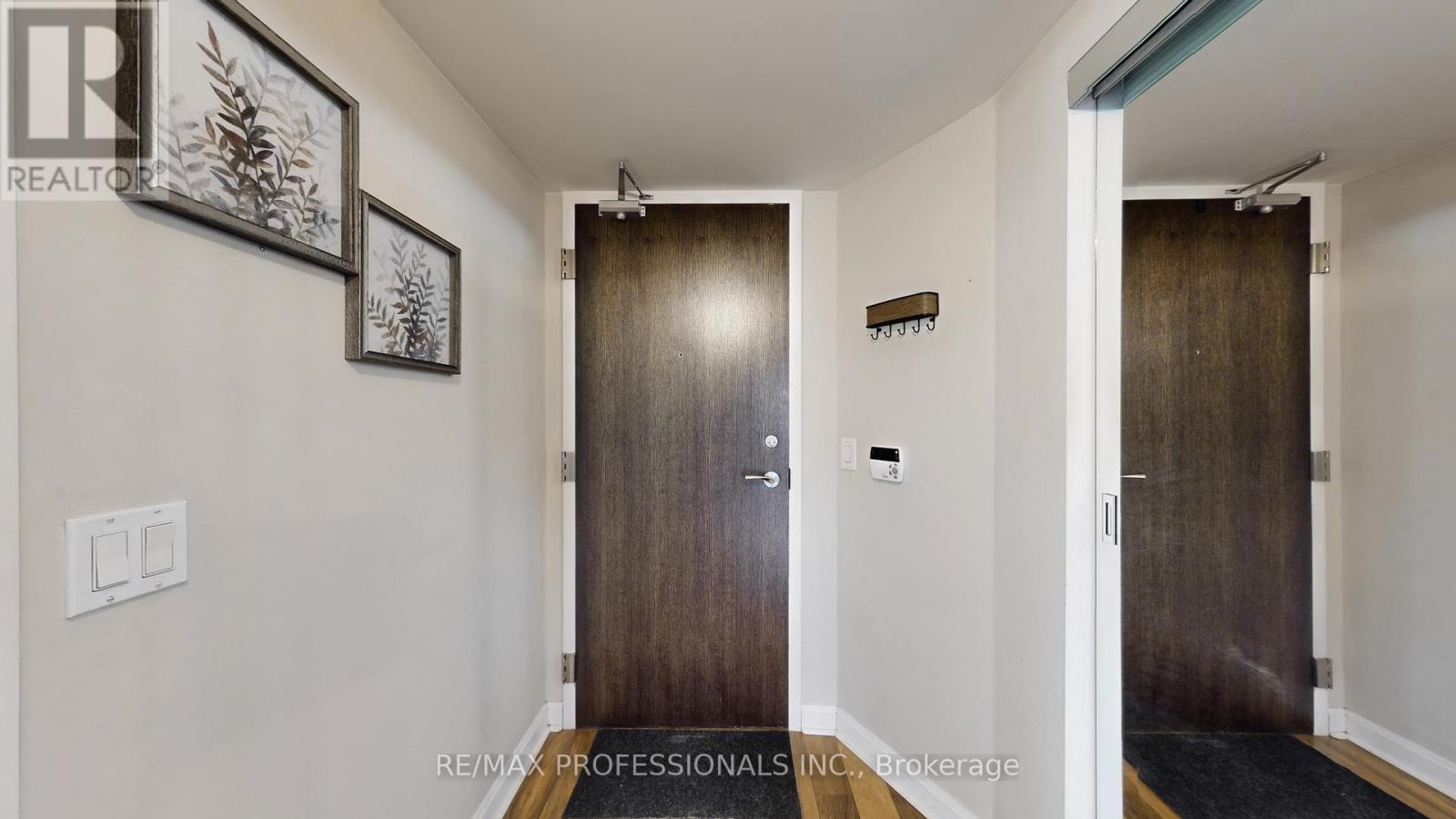 305 - 1 Michael Power Place, Toronto, Ontario  M9A 0A1 - Photo 2 - W12761046