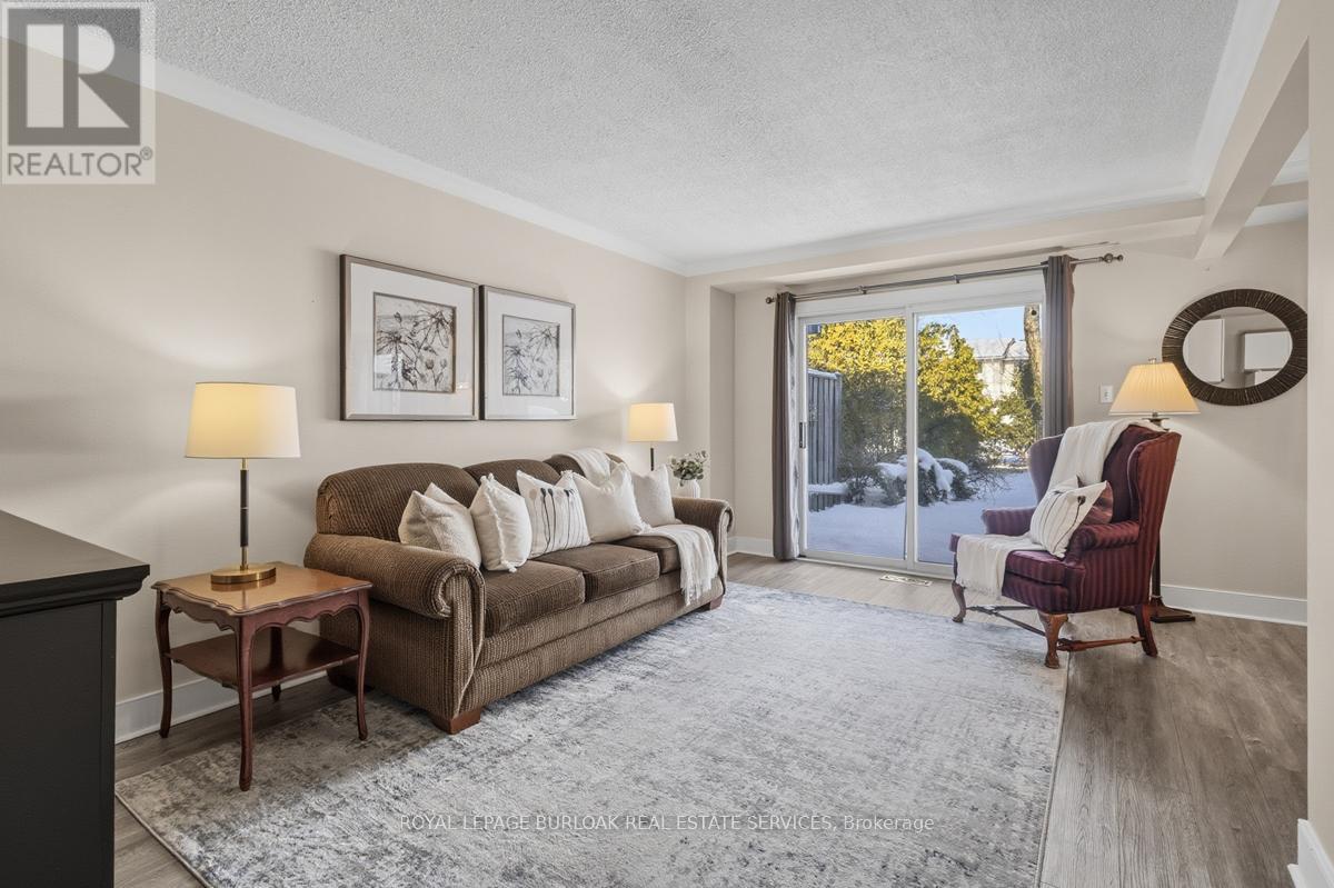 6 - 479 Woodview Road, Burlington, Ontario  L7N 2Z9 - Photo 5 - W12761458