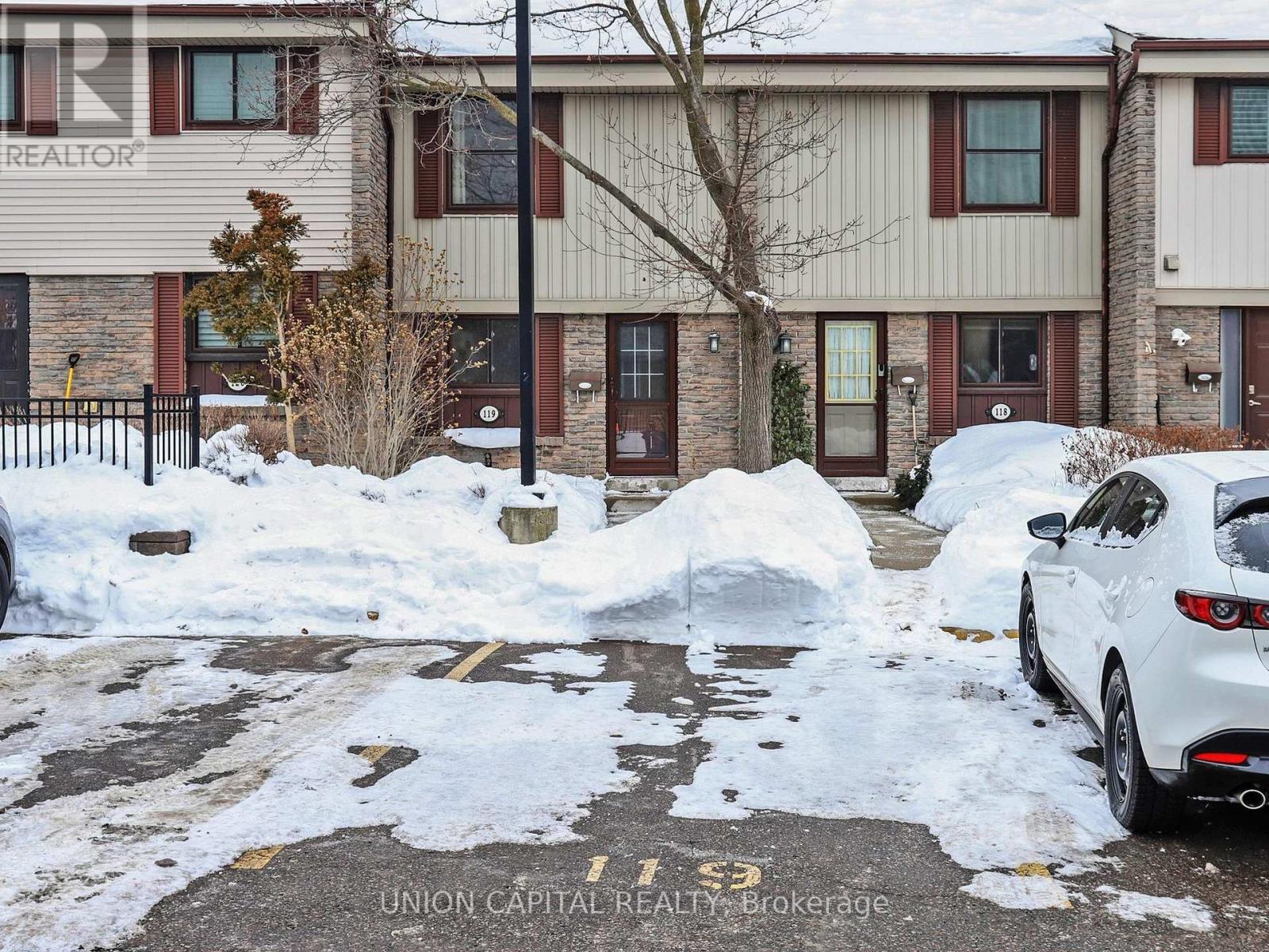 119 - 2779 Gananoque Drive, Mississauga (Meadowvale), Ontario  L5N 2E4 - Photo 3 - W12761484