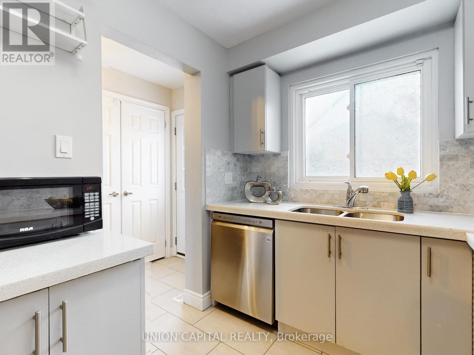 119 - 2779 Gananoque Drive, Mississauga (Meadowvale), Ontario  L5N 2E4 - Photo 7 - W12761484