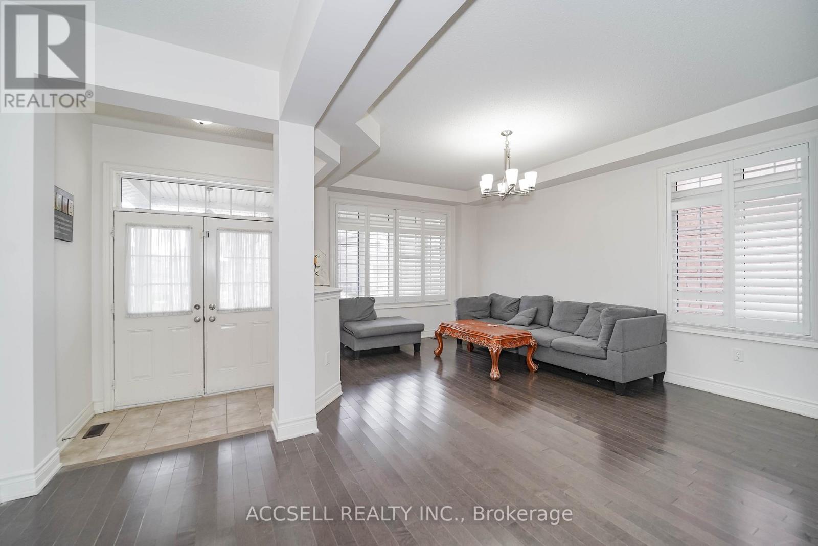 10 Dopp Crescent, Brampton, Ontario  L6P 4C8 - Photo 13 - W12761540