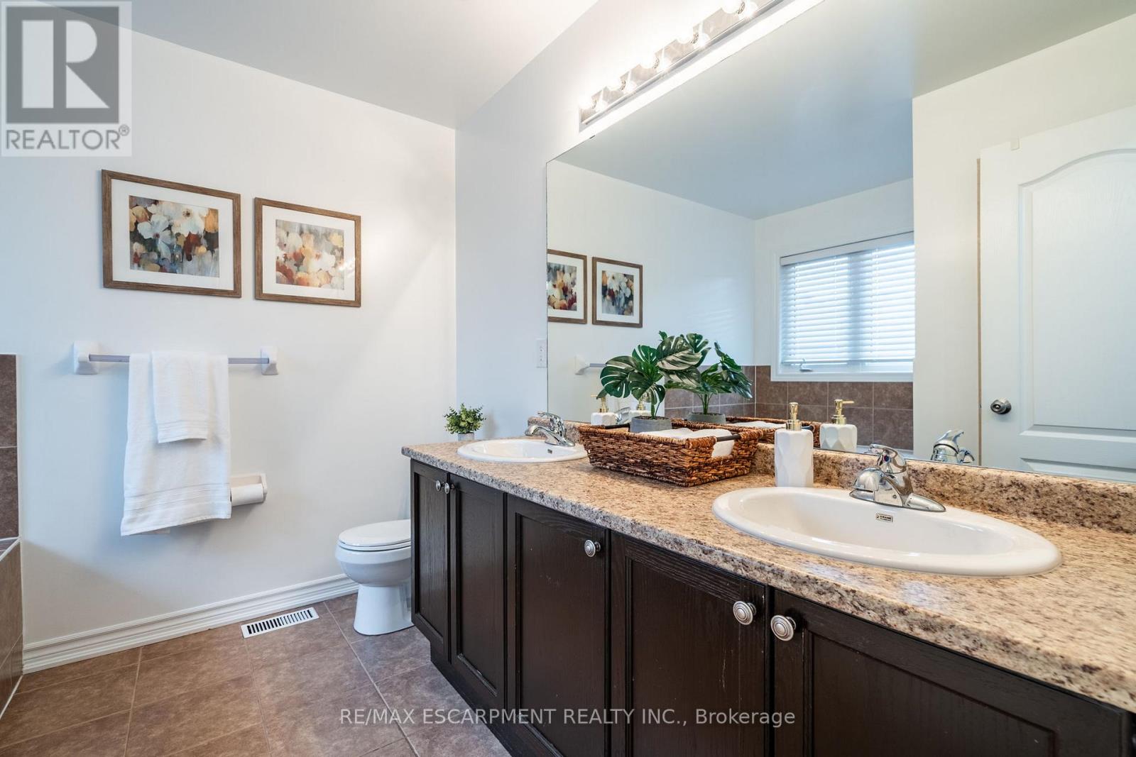 1327 Ruddy Crescent, Milton, Ontario  L9T 8M3 - Photo 18 - W12761488