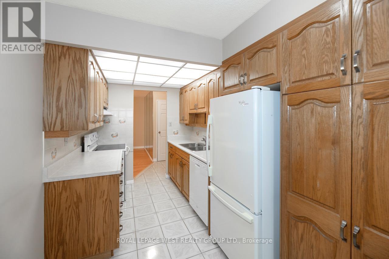 1408 - 812 Burnhamthorpe Road, Toronto (Markland Wood), Ontario  M9C 4W1 - Photo 11 - W12761588