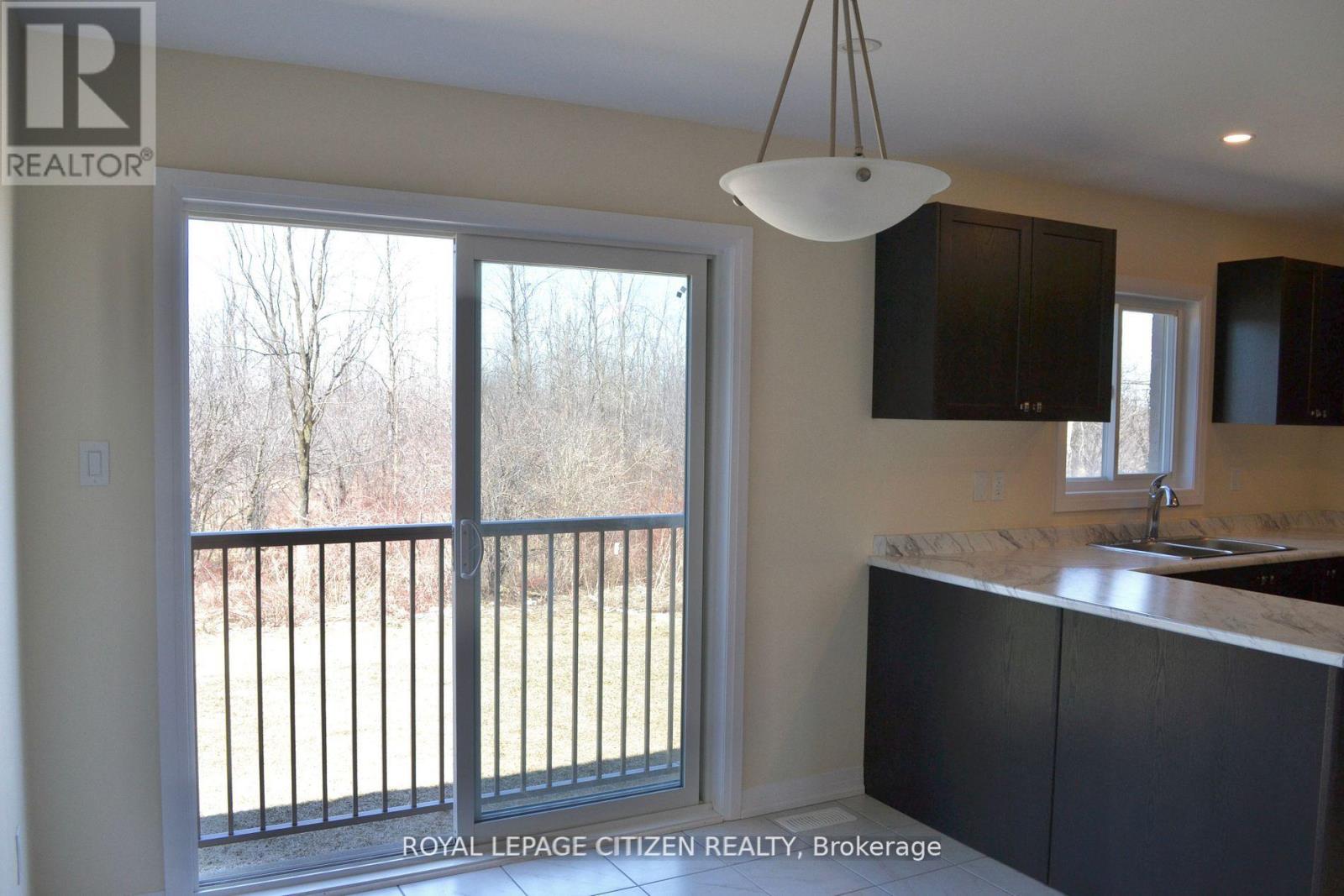 41 Carew Boulevard, Kawartha Lakes, Ontario  K9V 0P7 - Photo 8 - X12761096