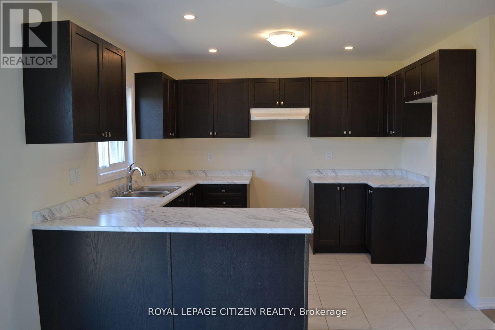 41 Carew Boulevard, Kawartha Lakes, Ontario  K9V 0P7 - Photo 9 - X12761096