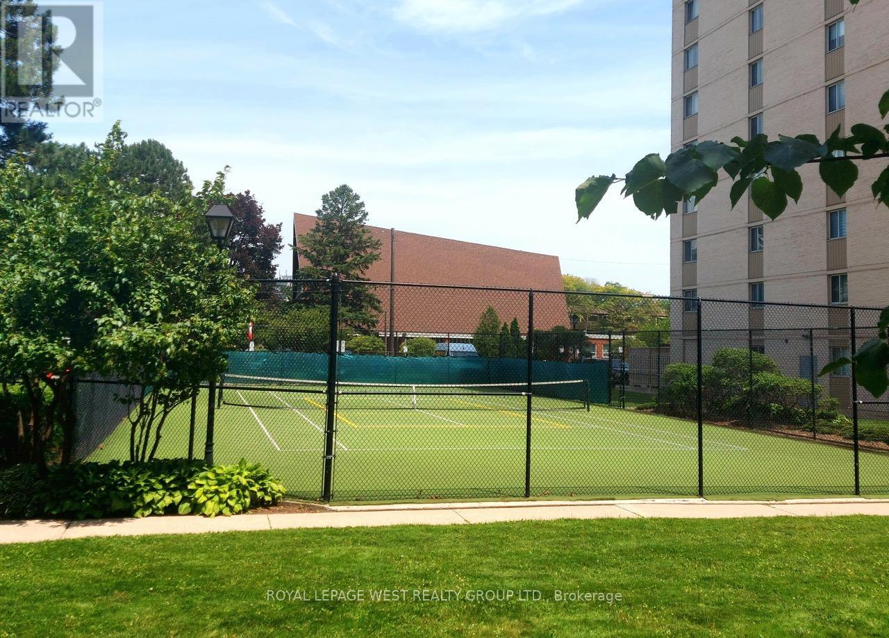 1408 - 812 Burnhamthorpe Road, Toronto (Markland Wood), Ontario  M9C 4W1 - Photo 5 - W12761588