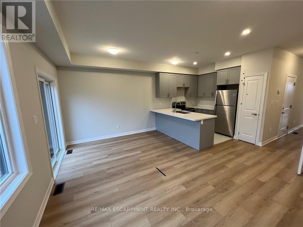 5 Genoa Drive, Hamilton, Ontario  L9B 0K1 - Photo 11 - X12761222